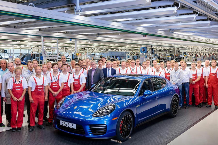 Έληξε η παραγωγή της πρώτης γενιάς Porsche Panamera