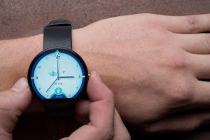 Hyundai smartwatch με αναγνώριση φωνής για εξ αποστάσεως λειτουργίες!