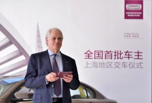 Η Qoros παραδίδει το πρώτο της αυτοκίνητο