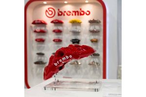 Νέα 8πίστονα φρένα της Brembo με τεράστιους δίσκους (+video)