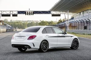 Νέα αξεσουάρ AMG για πιο σπορ εμφάνιση στη Mercedes C-Class