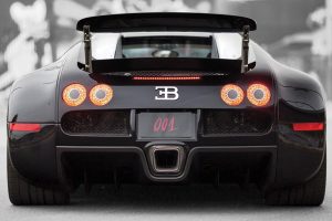 Πωλείται η πρώτη Bugatti Veyron του 2006 με μόλις 1.230 χλμ.!