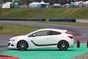 Opel Astra GTC Turbo i 1400 170 hp βελτιωμένο από την Irmscher