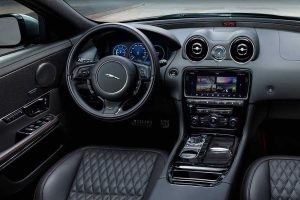 H ισχυρότερη Jaguar sedan έχει τελική 300 χλμ./ώρα (+video)