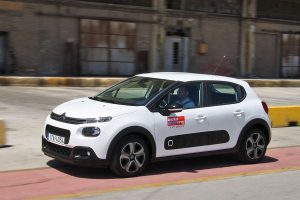 Η Ευαγγελία Αραβανή στο τιμόνι του νέου Citroen C3 (video)