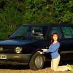 Φουσκωτή κούκλα πουλάει μεταχειρισμένο VW Golf Mk2