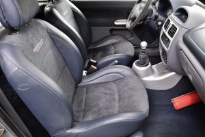 Συλλεκτικό Renault Clio V6 του 2002 με 7.100 χιλιόμετρα!