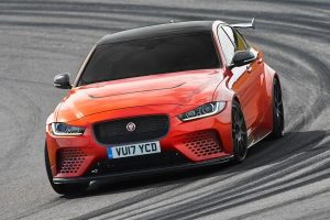 Η Jaguar XE SV Project 8 κέρδισε την Alfa Romeo Giulia Quadrifoglio (+video)