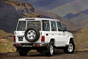 Το Toyota Land Cruiser 70 του 1984 θα παραμείνει «μάχιμο»