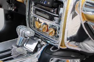 3.400.000 ευρώ πωλείται η πιο κιτς χρυσή Pontiac Trans-Am!