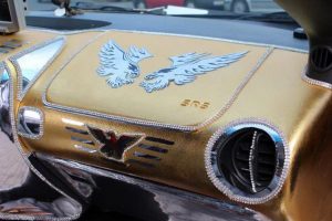 3.400.000 ευρώ πωλείται η πιο κιτς χρυσή Pontiac Trans-Am!