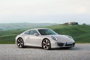 H Porsche πούλησε το 2013 τρεις φορές τα αυτοκίνητα της Ελλάδας!