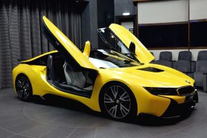 Κιτρινόμαυρο BMW i8 αποκλειστικά στη BMW Αμπού Ντάμπι