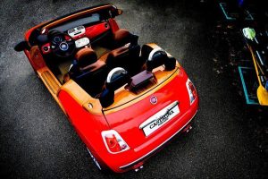 Πιο κάμπριο Fiat 500 χωρίς πόρτες και οροφή δε γίνεται!