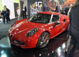 Alfa Romeo: Πρωταγωνιστής η 4C