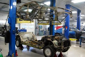 Mercedes 190E με δάπεδο και μηχανικά μέρη από C 63 AMG!