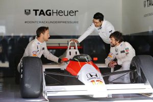 Ο Alonso στο τιμόνι της F1 McLaren MP4/4 του Senna (video)