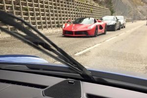 Ολοκαίνουργια Ferrari LaFerrari κατέληξε… στο χαντάκι!