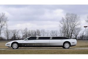 Σε δημοπρασία Corvette λιμουζίνα για γάμους και πάρτι!