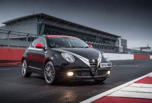 H Alfa Romeo MiTo SBK στρίβει στους 2 τροχούς