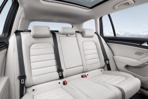 Επίσημα το πιο πρακτικό VW Golf Variant