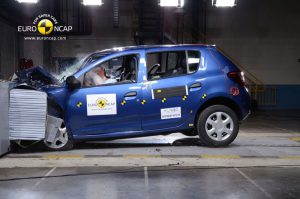 Νέα crash tests σε Captur, Sandero, Trax, Evalia