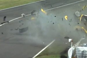 Oδηγός Ferrari 458 επέζησε σε τρομακτική συντριβή