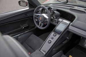 Η Porsche αποκαλύπτει την κορυφαία 918 Spyder