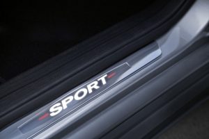 Mercedes CLA και σε… βερνίκι νυχιών!