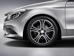 Mercedes CLA και σε… βερνίκι νυχιών!