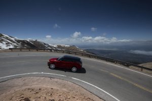 To Range Rover Sport κάνει ρεκόρ στο Pikes Peak