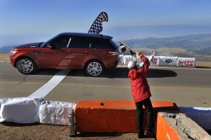 To Range Rover Sport κάνει ρεκόρ στο Pikes Peak