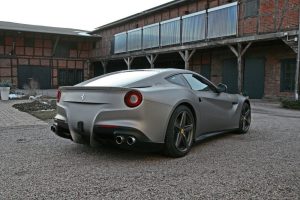 «Stealth» Ferrari F12berlinetta με ανθρακί μεμβράνη