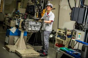 Takumi: Οι 4 «τεχνίτες» του κινητήρα του Nissan GT-R