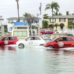 Το Fiat 500 κάνει σέρφινγκ στην Καλιφόρνια