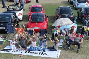 VW Beetle με μάλλινο πλεκτό νικητής καλλιστείων