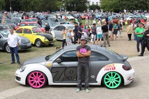 VW Beetle με μάλλινο πλεκτό νικητής καλλιστείων