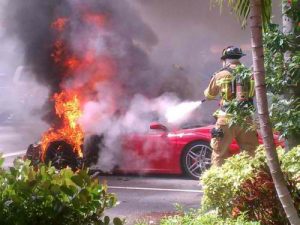 Ferrari F430 έπιασε φωτιά, ενώ ήταν σταθμευμένη