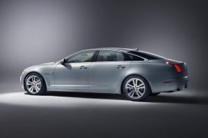 Ανανεωμένη Jaguar XJ με περισσότερη «χλιδή»
