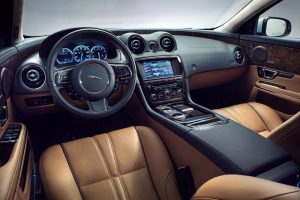 Ανανεωμένη Jaguar XJ με περισσότερη «χλιδή»