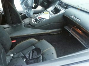 Lamborghini Aventador κόπηκε στα δύο σε πρόσκρουση σε δέντρο