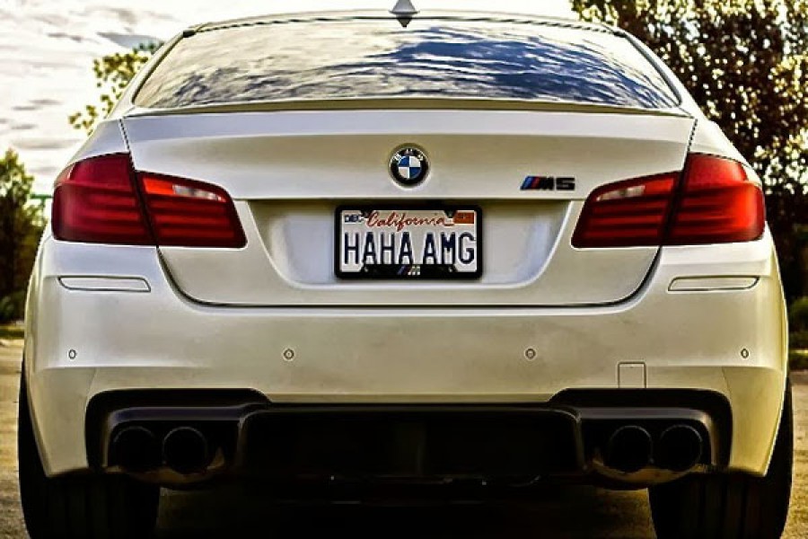BMW M5 με πινακίδα… «HAHA AMG»