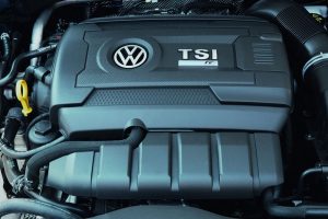 VW Golf R: Νέες φωτογραφίες και εσωτερικό