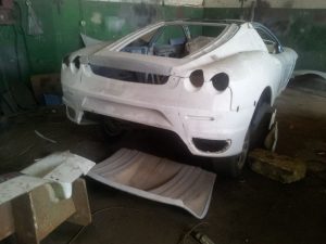 Μαντέψτε τι «κρύβεται» κάτω από την Ferrari limo…