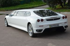 Μαντέψτε τι «κρύβεται» κάτω από την Ferrari limo…