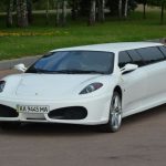 Μαντέψτε τι «κρύβεται» κάτω από την Ferrari limo...