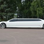 Μαντέψτε τι «κρύβεται» κάτω από την Ferrari limo...