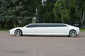 Μαντέψτε τι «κρύβεται» κάτω από την Ferrari limo…