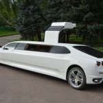 Μαντέψτε τι «κρύβεται» κάτω από την Ferrari limo...