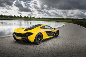 2,8 δλ. για το 0-100 η McLaren P1
